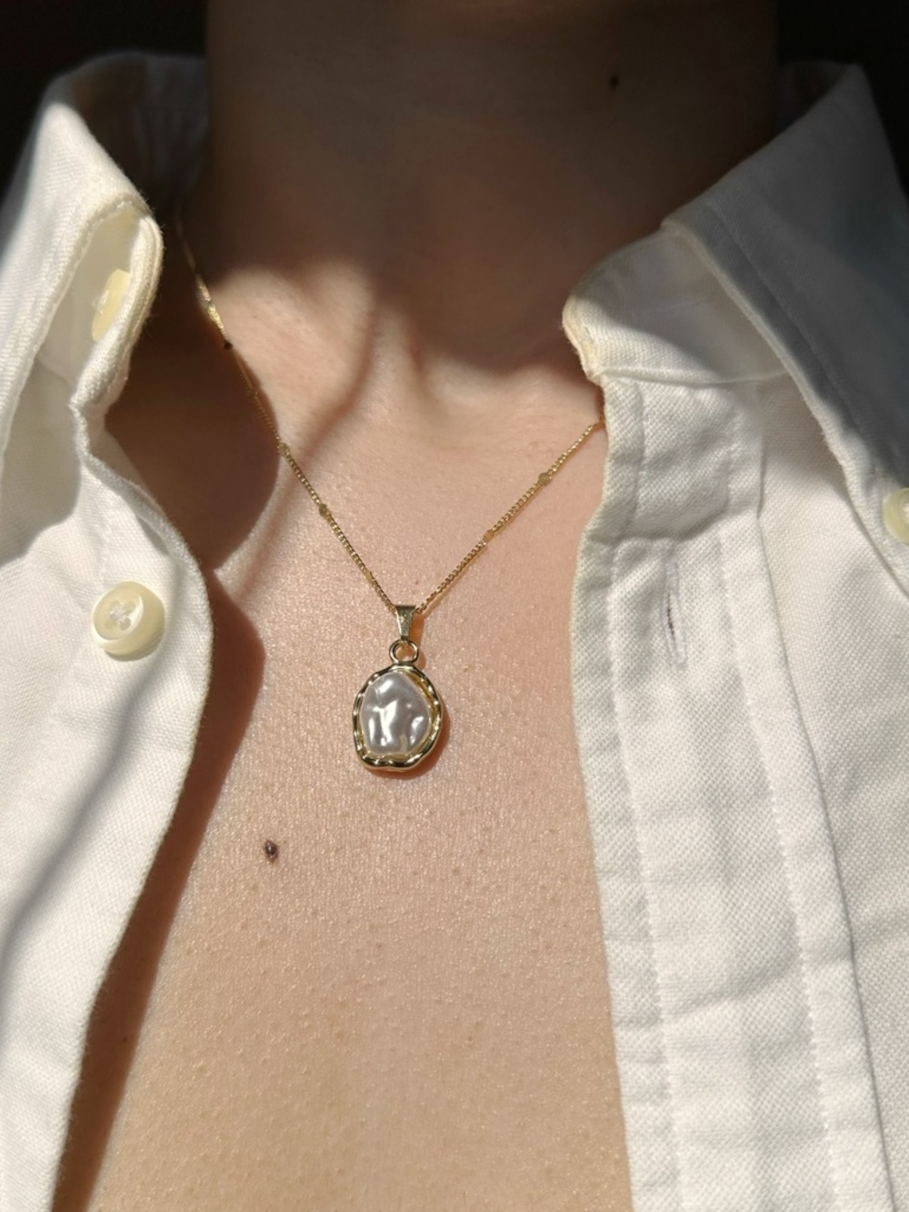 vintage inspired faux baroque pearl pendant necklace